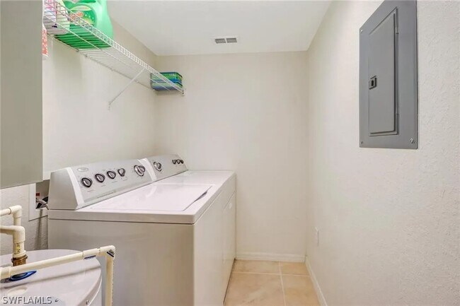 Building Photo - 8287 Key Royal Ln