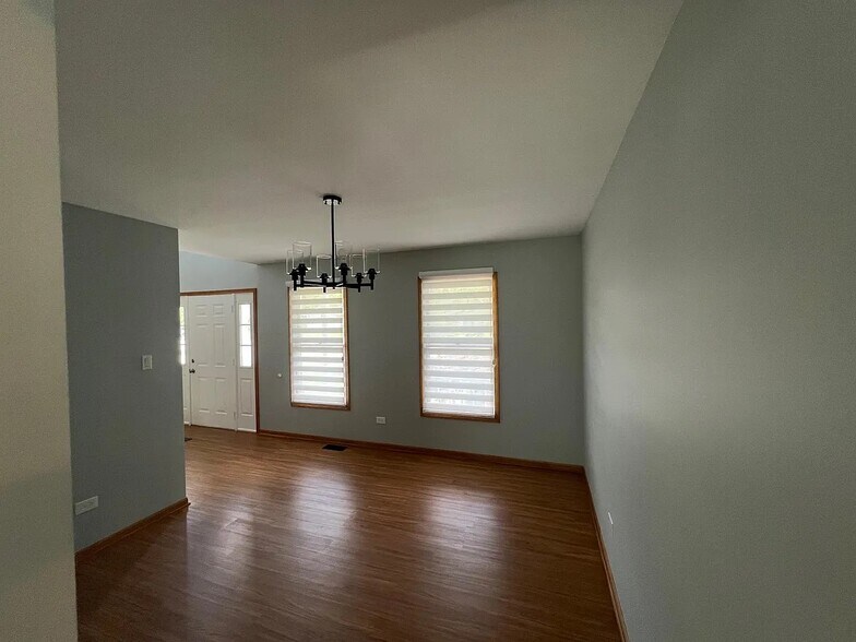 Building Photo - 3250 Longford Dr