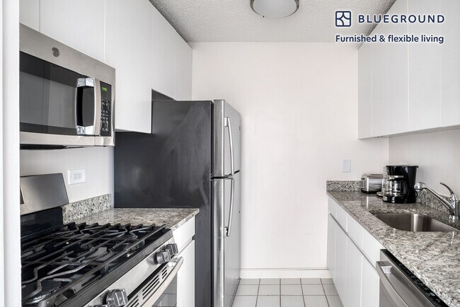 Building Photo - 175 E 96th St