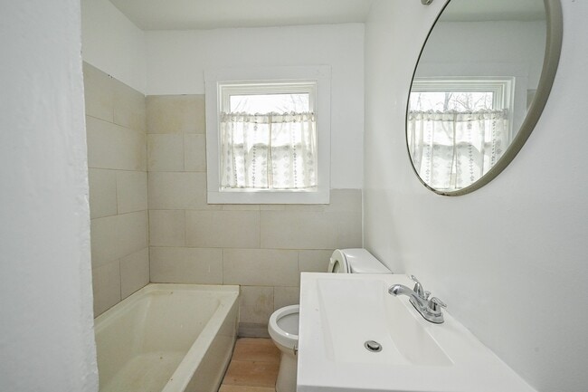 Building Photo - 2713 Gregg St