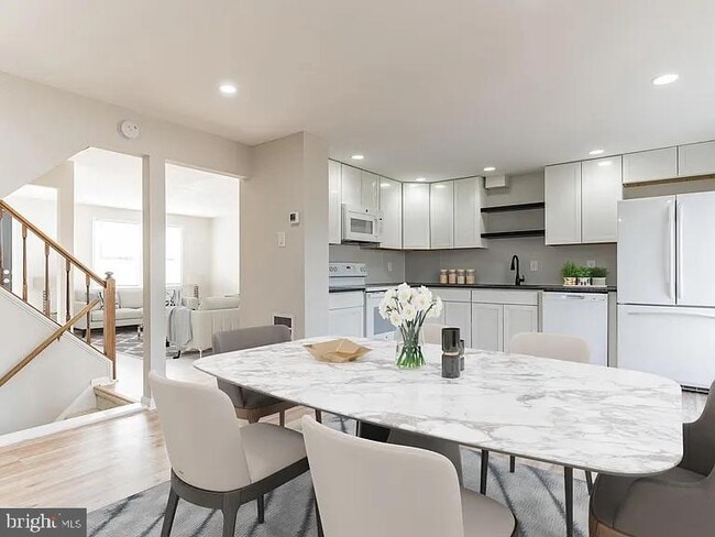 Building Photo - 6542 Birchleigh Way