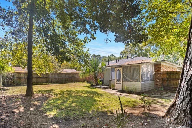 Building Photo - Charming 3 Bedroom/1.5 Bath home on Wilmington Island.