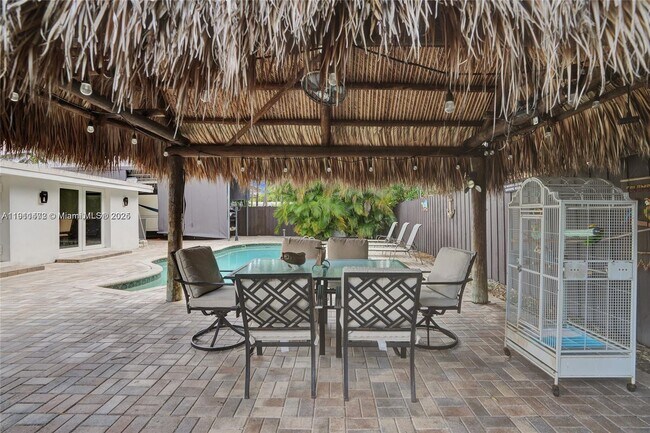 Building Photo - 1910 N Hibiscus Dr