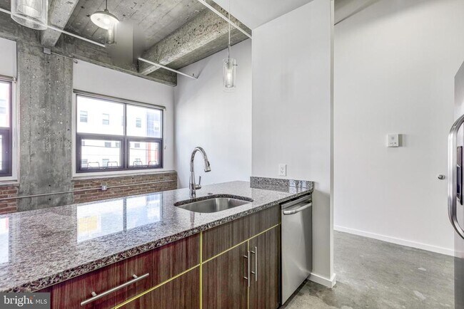 Building Photo - 4800 Brown St