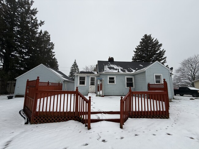 Building Photo - 1811 E Willoughby Rd