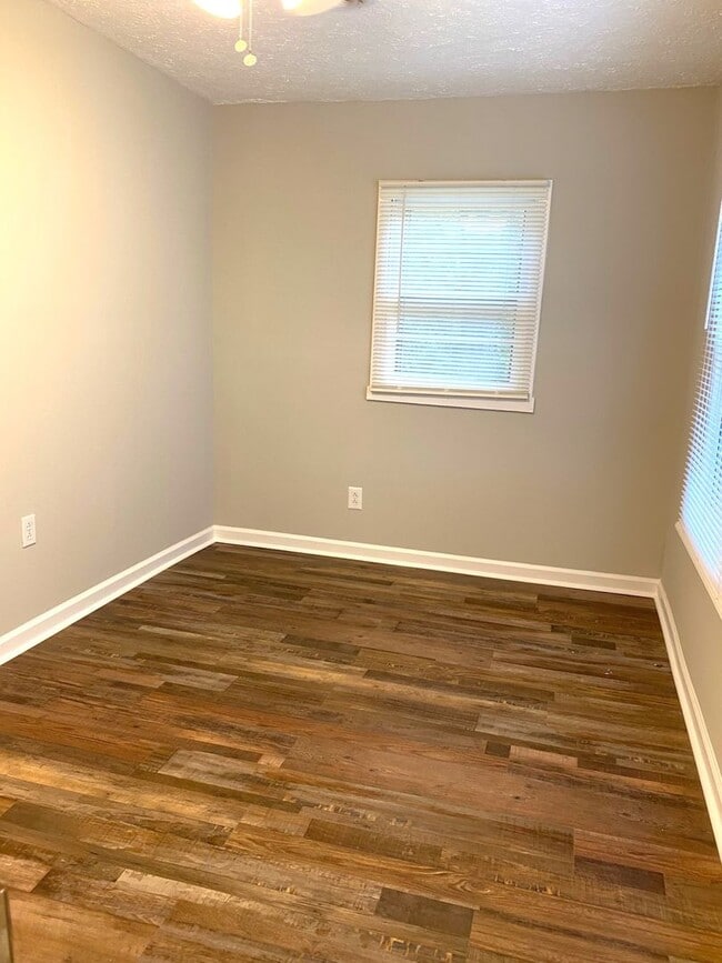 Building Photo - Quiet Country Living on 1 Acre in Murfreesboro! - 3br 2ba