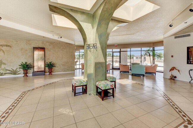 Building Photo - 1 Oceans W Blvd