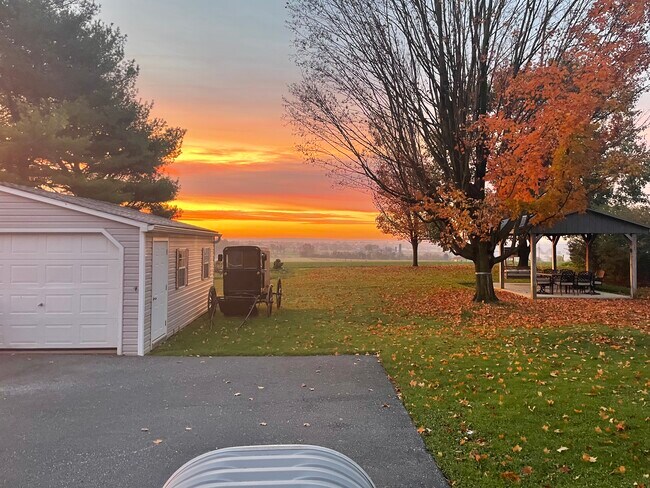 Building Photo - 2250 Creek Hill Rd