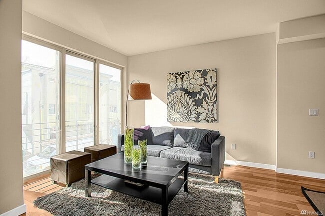 Building Photo - 3bd/2.25ba Issaquah Townhome