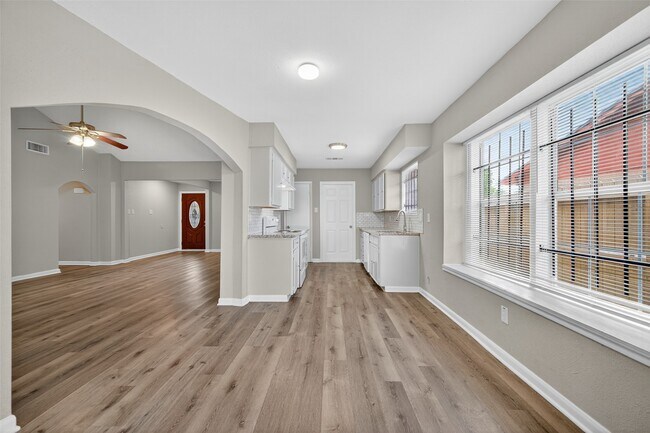 Building Photo - 5243 Wickview Ln