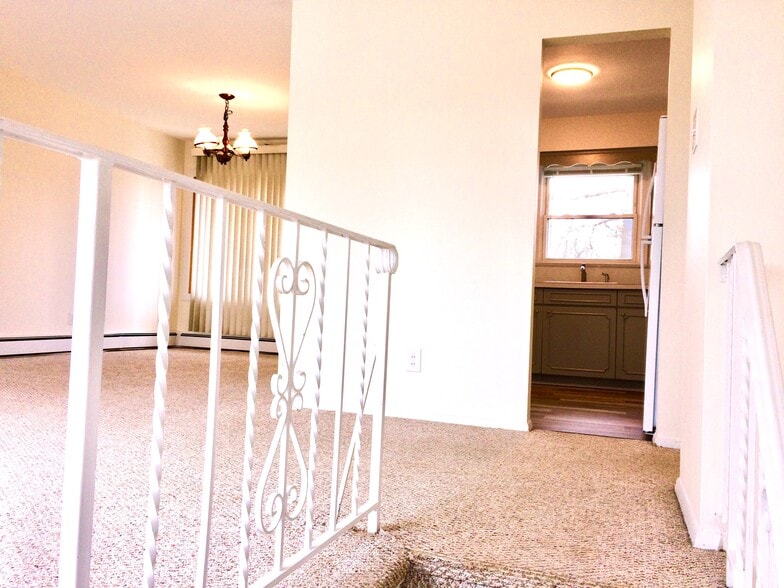 ENTRANCE - 141 Dunbar Ave