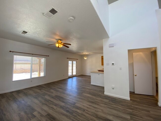 Building Photo - 1412 Stone Canyon Rd NE
