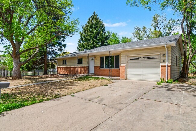 Building Photo - Students Welcome!! Updated 6 Bedroom, close to campus!! Flexible Move In Date (May, June, July or...