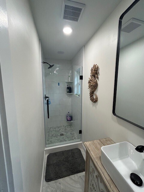 Master Shower - 401 Steel Rd