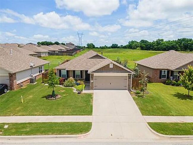 Building Photo - 3 Bed / 2 Bath in Bixby!