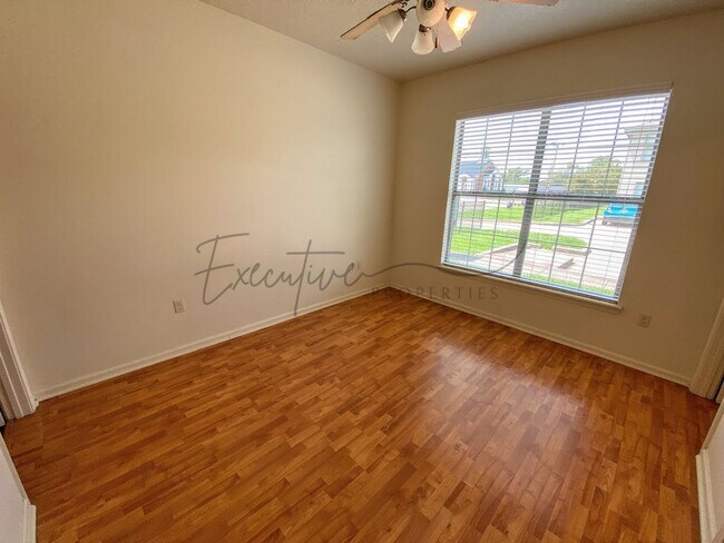 Building Photo - 311 E Hale St