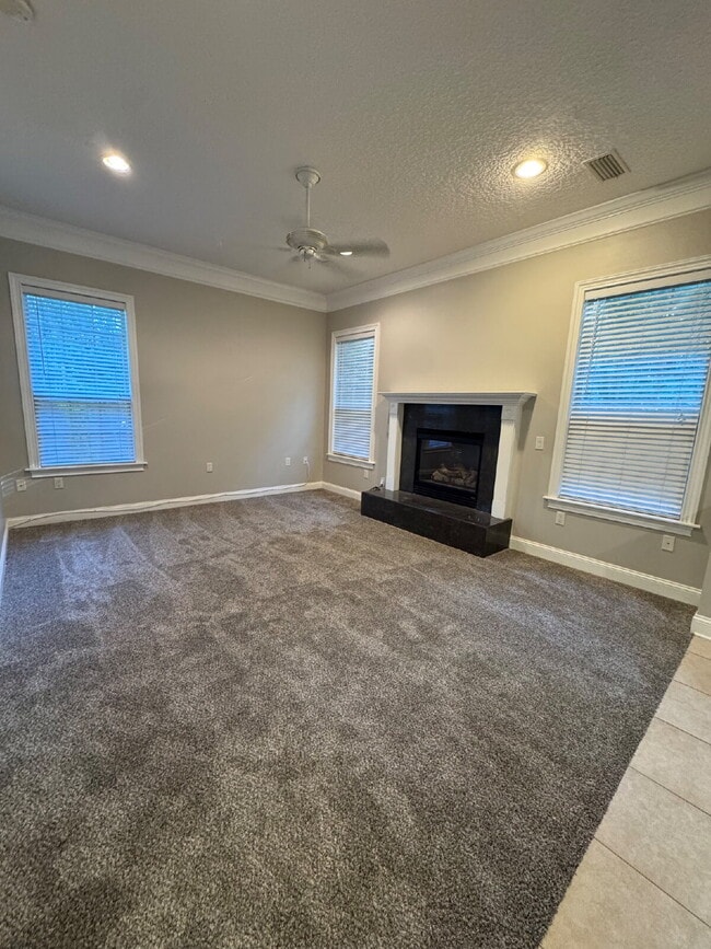 Building Photo - 4 bedroom 4 bath in gated community in Ora...
