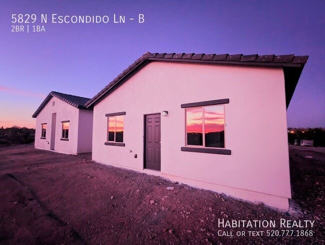 Building Photo - 5829 N Escondido Ln