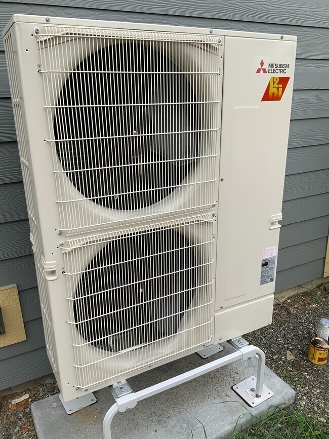 Building Photo - 4.5 Bathrooms ! 4 large bedrooms! Close to CWU