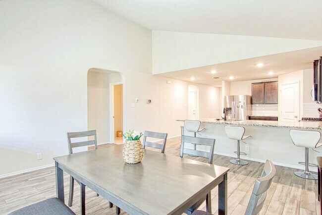 Building Photo - Kendall Brook Unit 1B