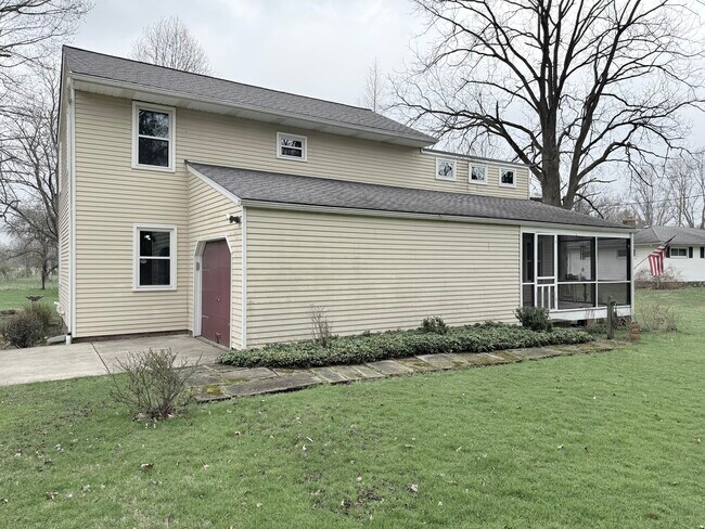 Building Photo - 8327 Riverview Rd