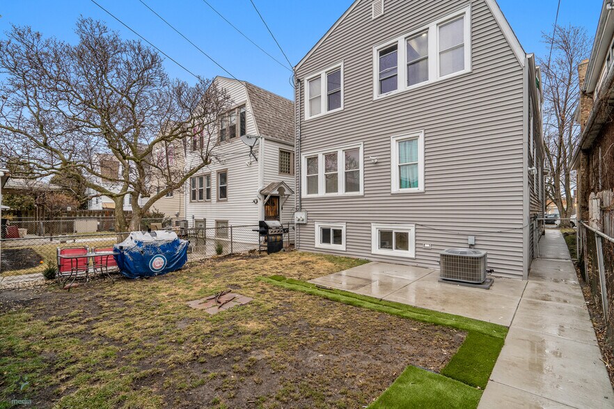 Building Photo - 5620 N Marmora Ave