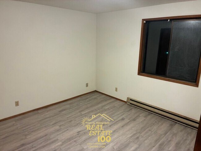 Building Photo - 3231 NW Oar Dr
