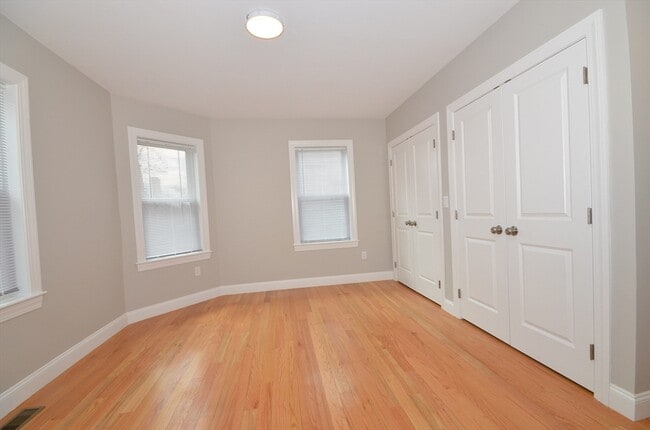 Building Photo - 18 Eaton Ave