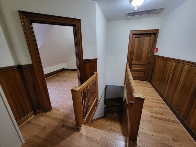 Building Photo - 1063 East Ave