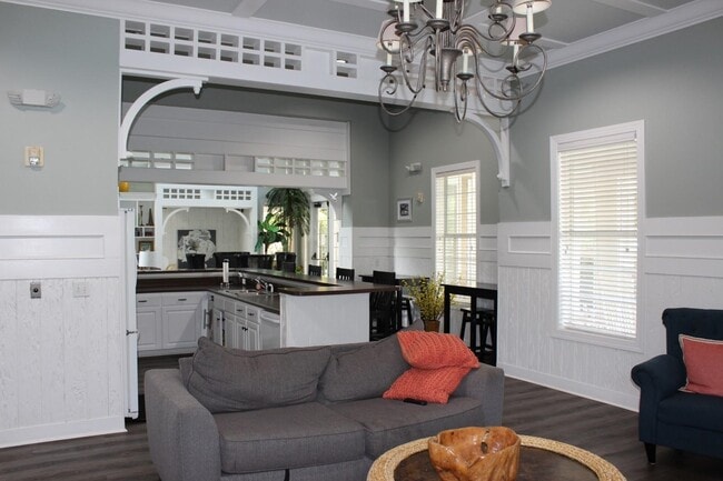 Building Photo - 2801 Chancellorsville Dr