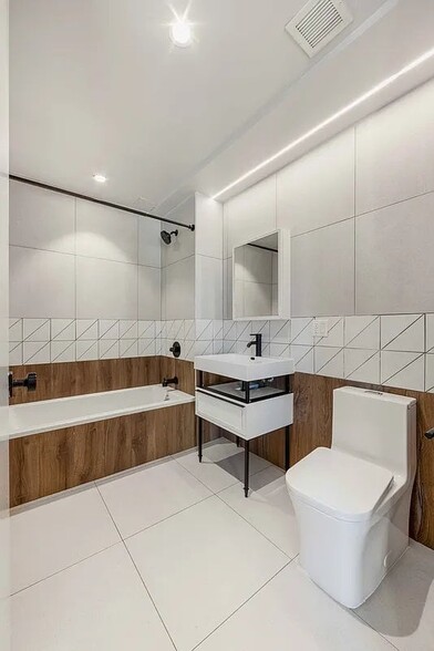 Building Photo - 60 W 125th St