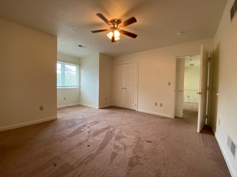 Building Photo - 106 Amber Ln