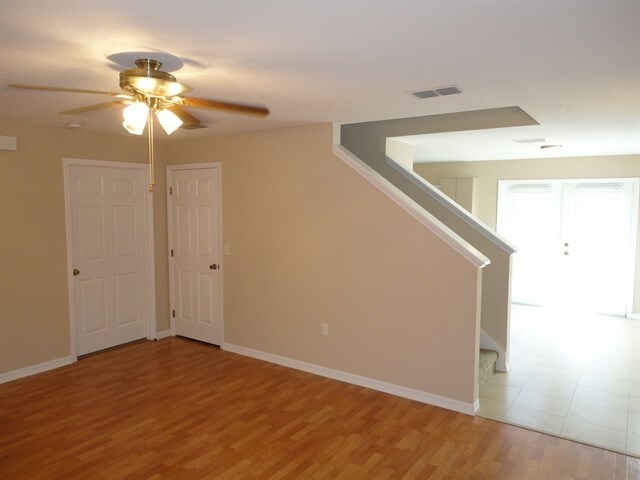 Building Photo - 10332 Summerview Cir