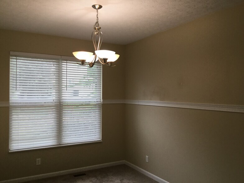 Building Photo - 9868 Codyview Dr