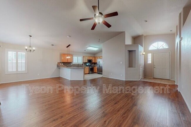 Building Photo - 10420 Calle Hermosa Ct NW