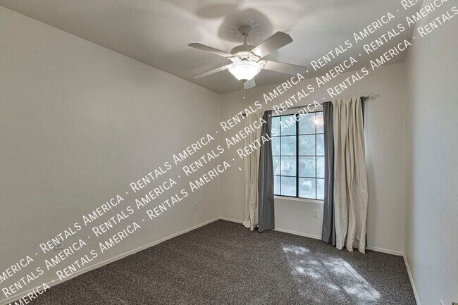 Building Photo - 10698 N Thunder Hill Pl