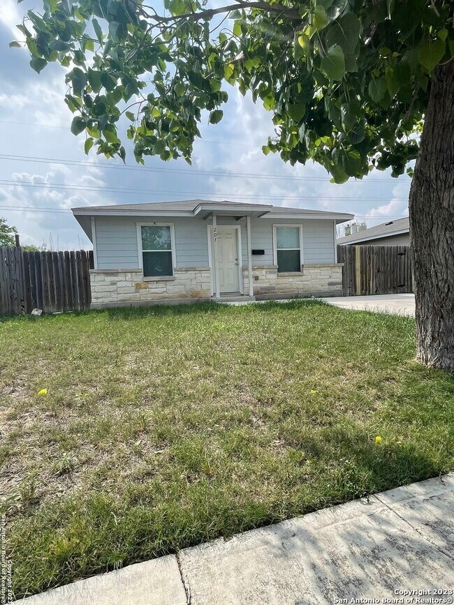 Building Photo - 207 Carranza St