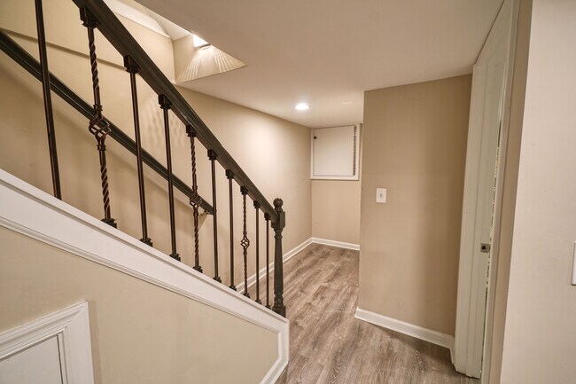 Building Photo - 28 54th St SE