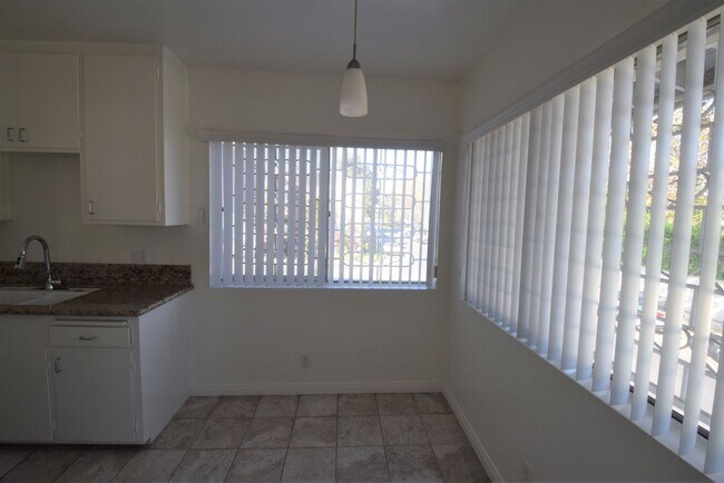 Building Photo - 11204
