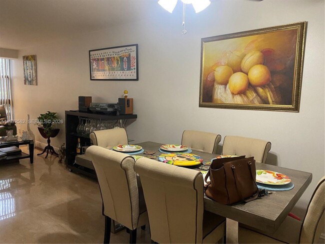 Building Photo - 200 Leslie Dr