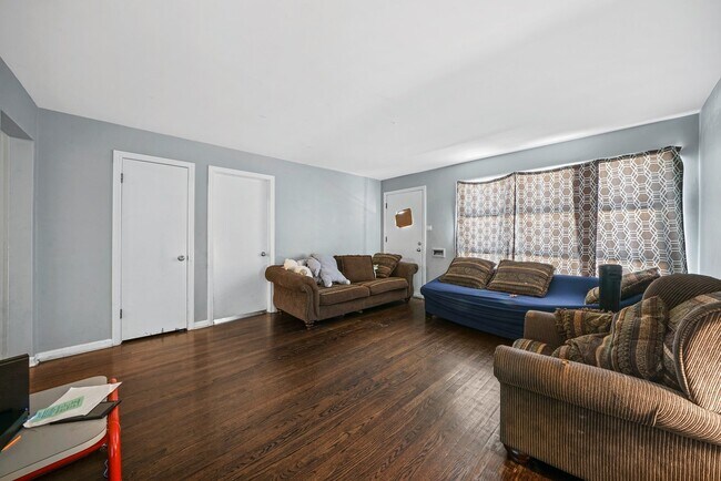 Building Photo - 8837 S Talman Ave