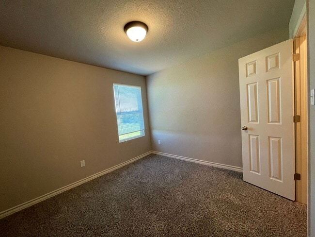 Building Photo - Townhome for rent