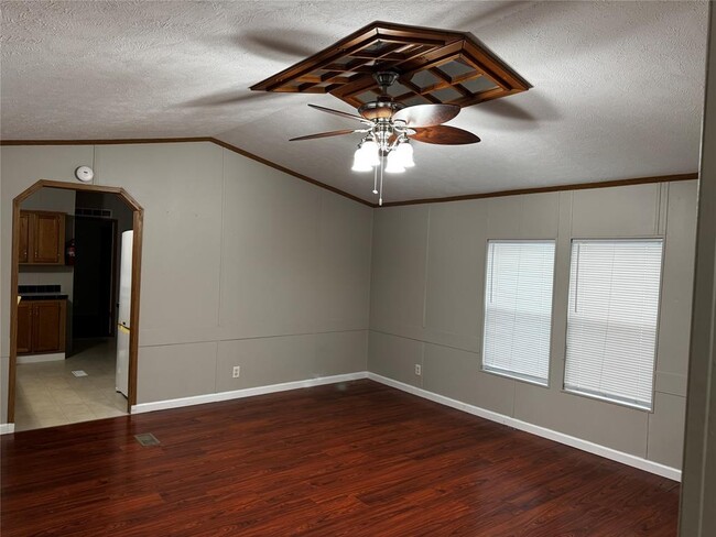 Building Photo - 214 County Rd 3313
