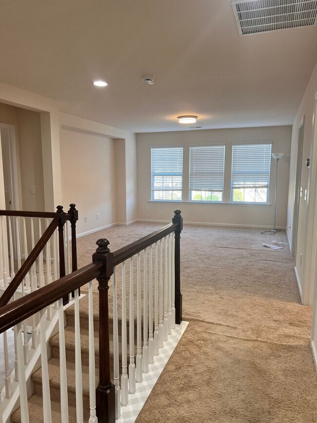 Building Photo - 151 Blossom Ridge Dr