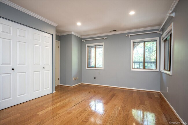 Building Photo - 150 N Bedford Rd