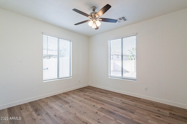 Building Photo - 4244 E Gleneagle Dr