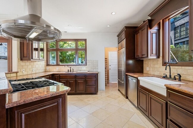 Building Photo - 1127 Filbert St