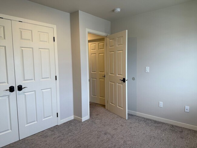 Building Photo - 7415 Saddlebrook Lp