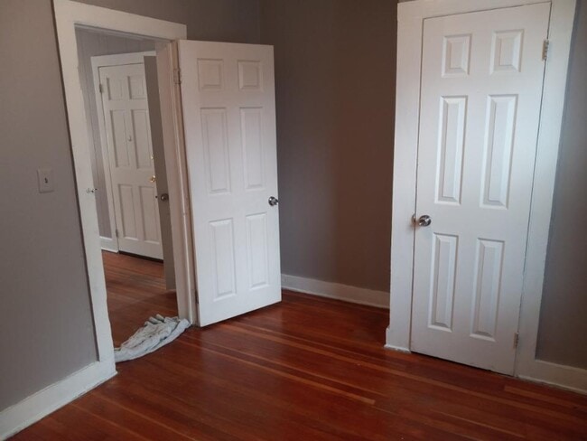 Building Photo - 11 Fairview Ave