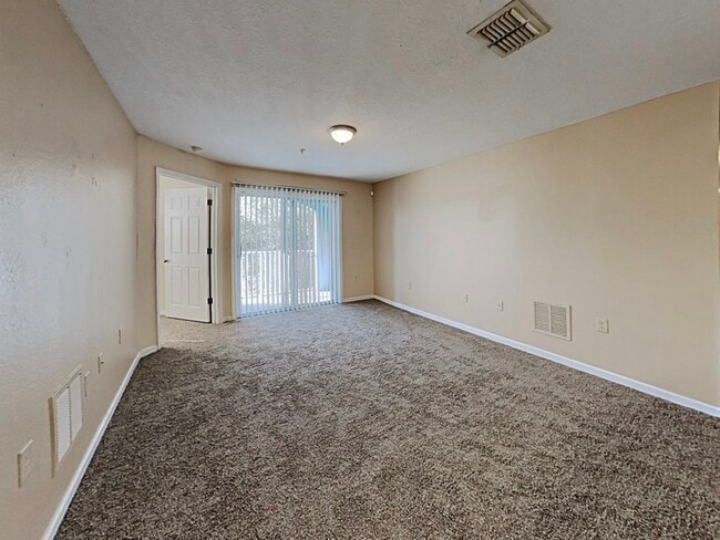 Building Photo - 5800 Lake Pointe Village Cir